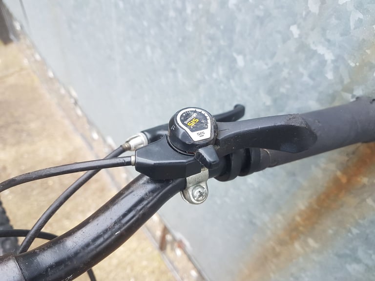 Diamondback Outlook (black/blue) 26 inch wheel adults bike,Shimano gears,gel saddle,stand rack