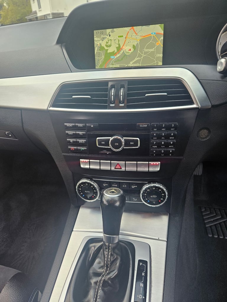 Mercedes-Benz coupe c220d Amg sport premium edition 2015 face-lift model FULL SERVICE HISTORY 