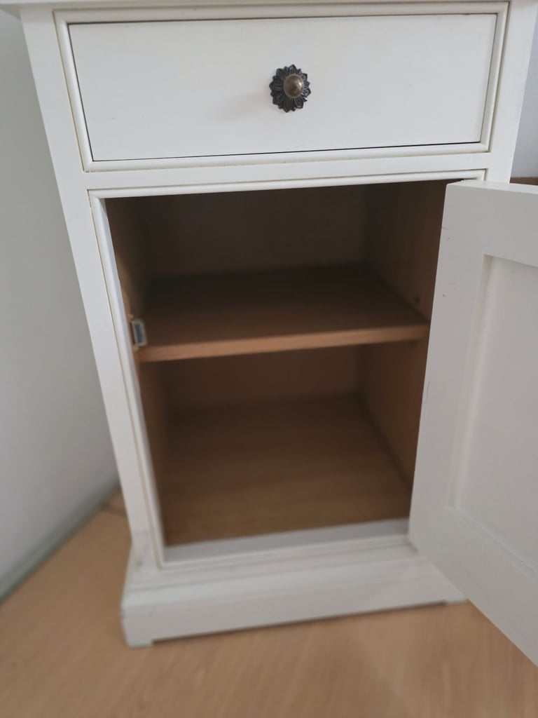 Scabby Chic Mini Cupboard