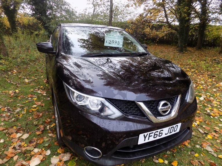 2017 Nissan Qashqai 1.2 DiG-T Acenta [Smart Vision Pack] 5dr Xtronic HATCHBACK Petrol Automatic