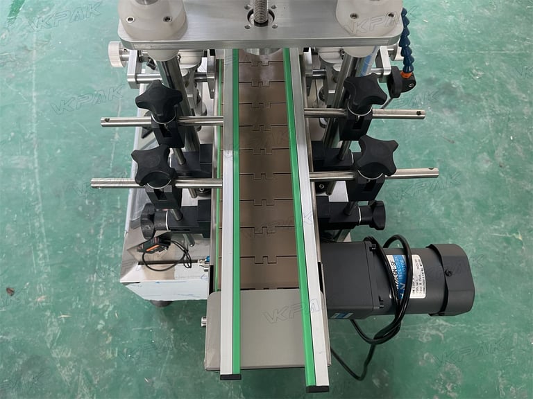 Automatic Tabletop Spray Cap Screw Capping Sealing Machine for Plastic Pet Glass Bottle