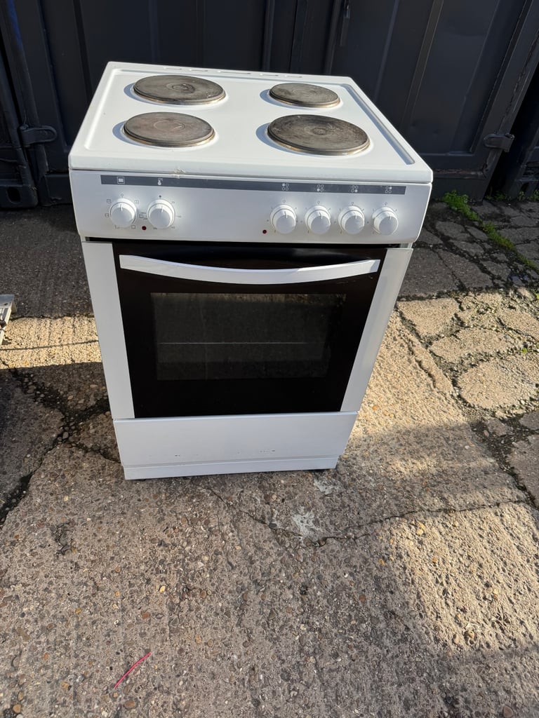 image for Curry’s Essentials Electric Cooker 60cm