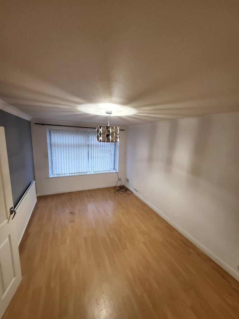 Modern 2-Bedroom Flat | Renovated | Fitted Kitchen | Parking | Sussex Road, Southport - PR9