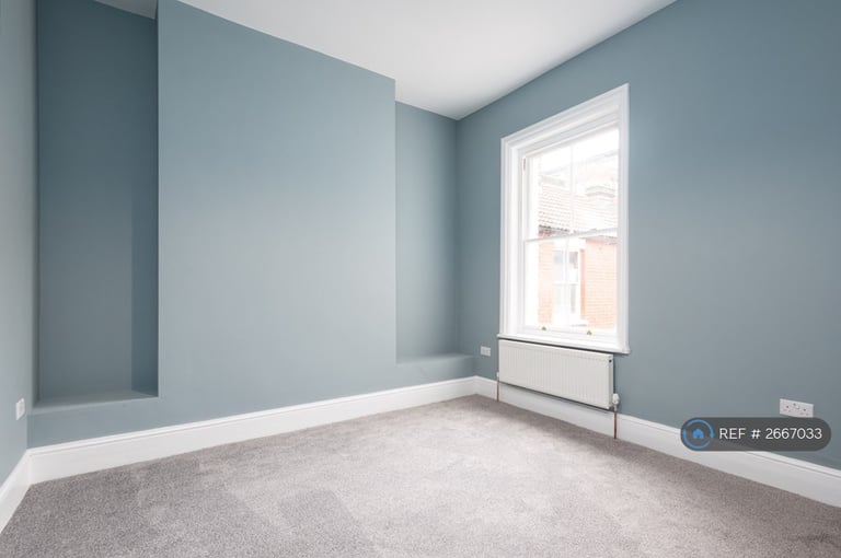 3 bedroom flat in High Street, Rochester, ME1 (3 bed) (#2667033)