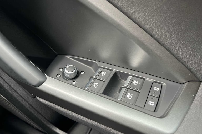 2023 Audi Q3 40 TFSI Quattro S Line 5dr S Tronic SUV Petrol Automatic