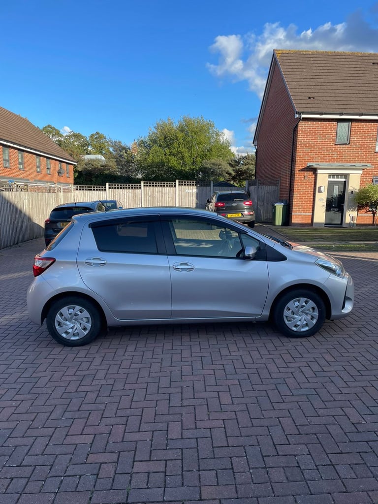 Toyota Yaris/Vitz 1.0 Petrol Automatic 25,000 Mileage, 5 Door hatch 