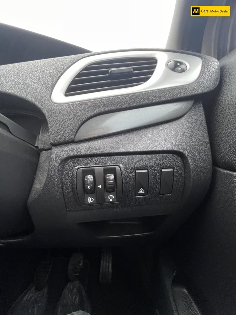 2010 Renault Scenic 1.5 dCi Dynamique TomTom MPV 5dr Diesel Manual Euro 4 (106 ps) MPV Diesel Manual