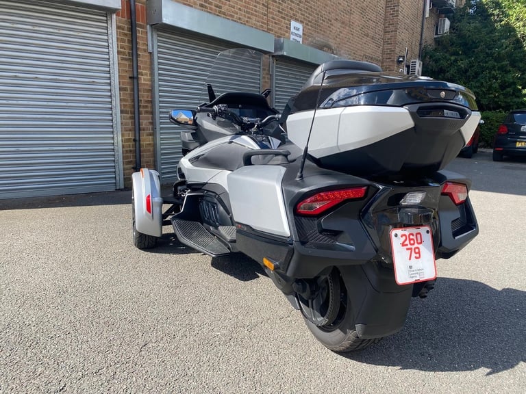 Can-Am Spyder RT Limited — Hyper Silver 2023 reg