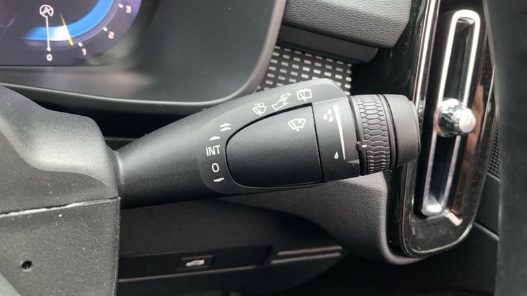 2024 Volvo XC40 2.0 B4 MHEV Plus SUV 5dr Petrol Hybrid DCT Auto Euro 6 (s/s) (197 ps) ESTATE Petr...