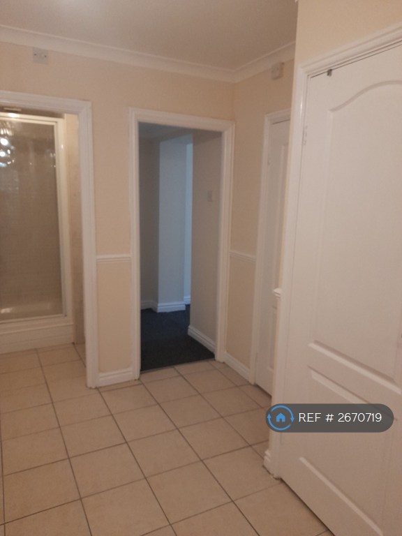 2 bedroom flat in Union Road, Thorne, DN8 (2 bed) (#2670719)