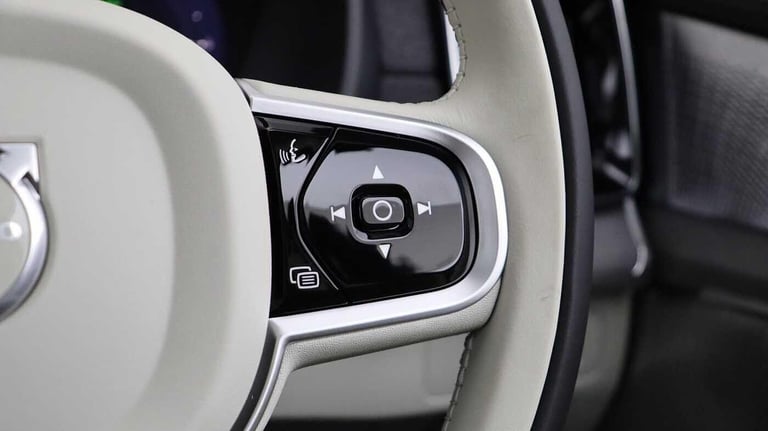 2025 Volvo XC90 T8 AWD PHEV Ultra Dark (Blond, Sunroof, Bowers &amp; Wilkins, 360 Camera) ESTATE ...