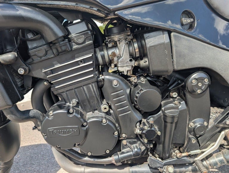 TRIUMPH SPEED TRIPLE 750