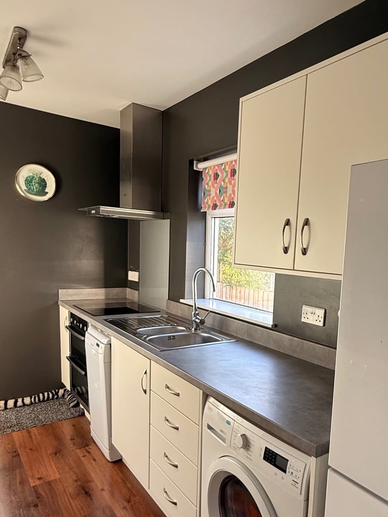 image for Symphony Kitchen units and laminate worktop