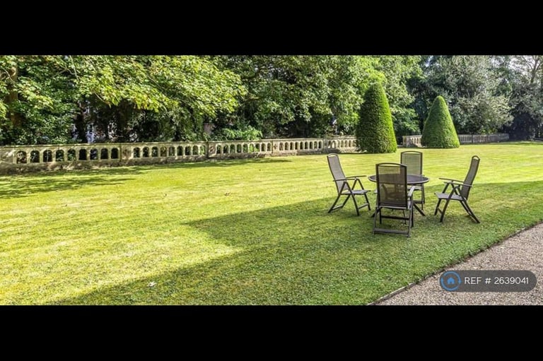 3 bedroom flat in Devey Close, London, KT2 (3 bed) (#2639041)