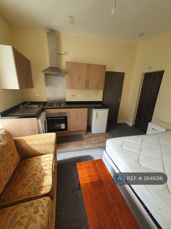 image for Studio flat in Grape Street, Allerton, Bradford, BD15 (#2649316)