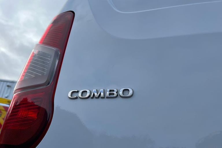 2022 Vauxhall Combo 2300 1.5 Turbo D 100ps H1 Dynamic Van PANEL VAN DIESEL Manual