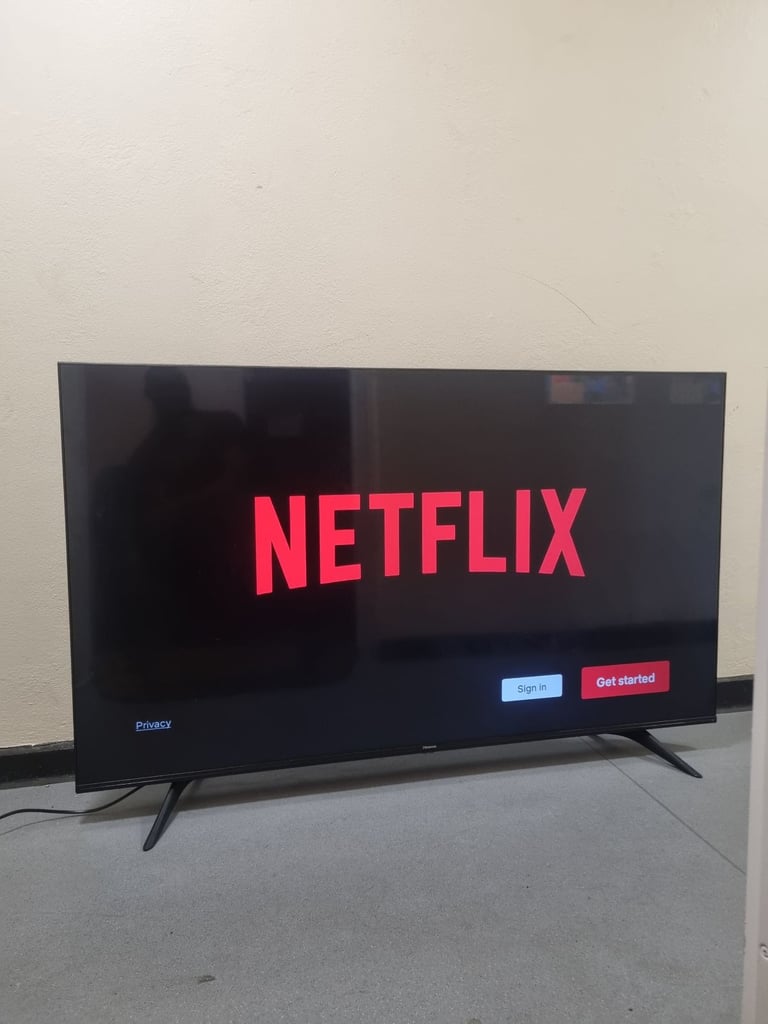 image for Exceptional 43" Hisense 4k Smart Ultra HDR UHD led WiFi TV with Stand and Remote £120