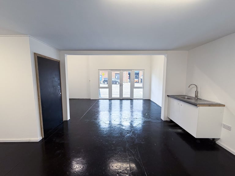 Retail | Shop | Creative Studio | Workspace | Work/live Unit in Walthamstow East London E17
