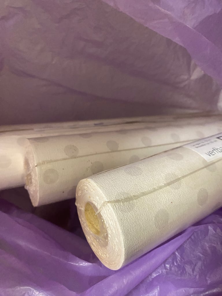 4 rolls of wall paper - £7 (Wallisdown)