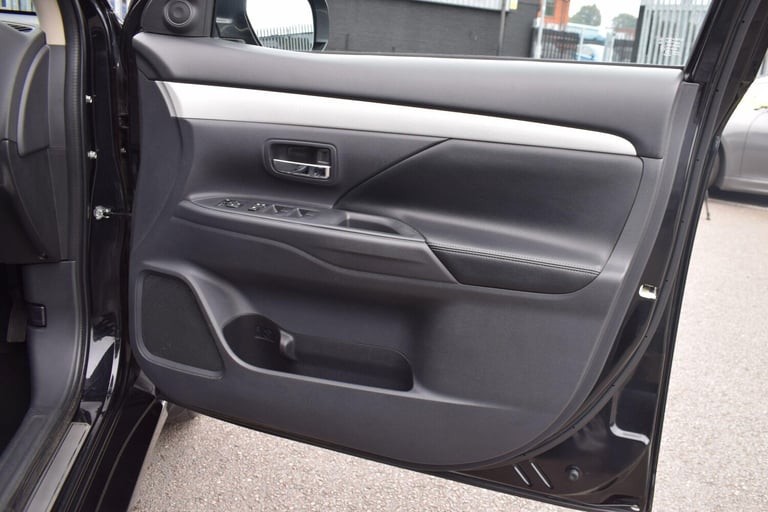 2015 Mitsubishi Outlander 2.0h 12kWh GX4hs CVT 4WD Euro 5 (s/s) 5dr ESTATE Petrol/Electric Hybrid...