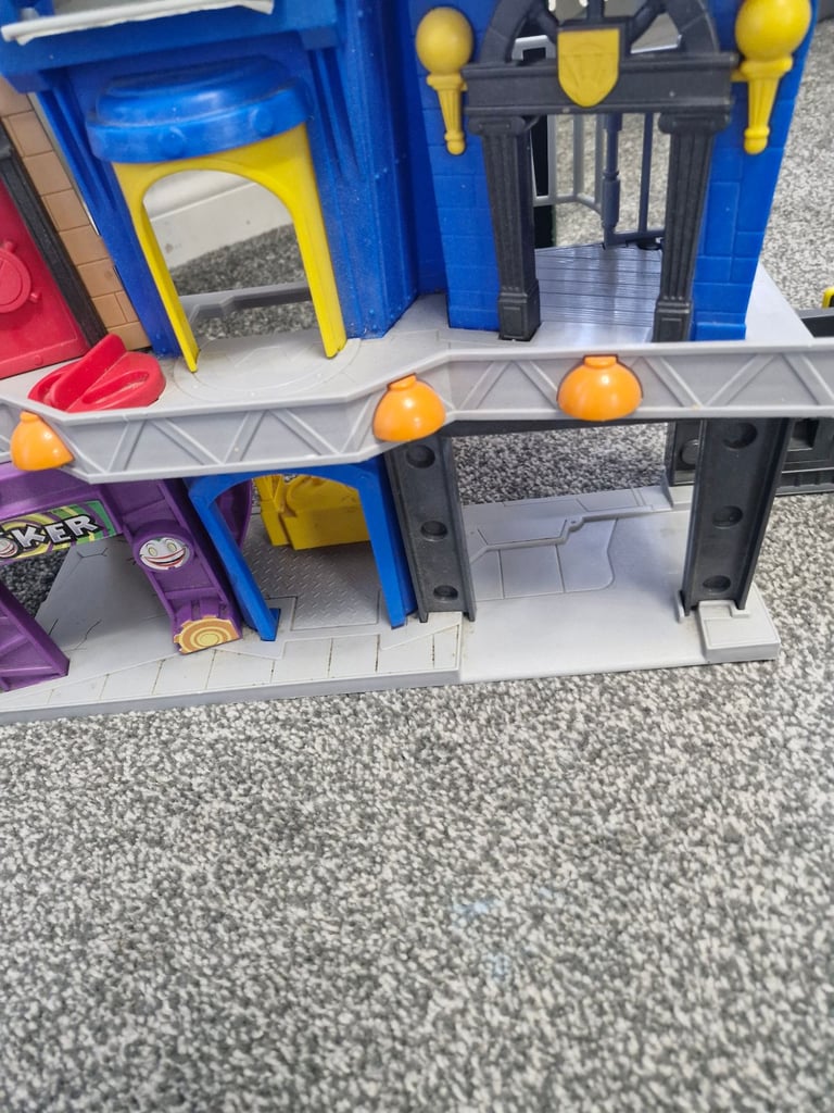 image for Imaginext DC batcaves