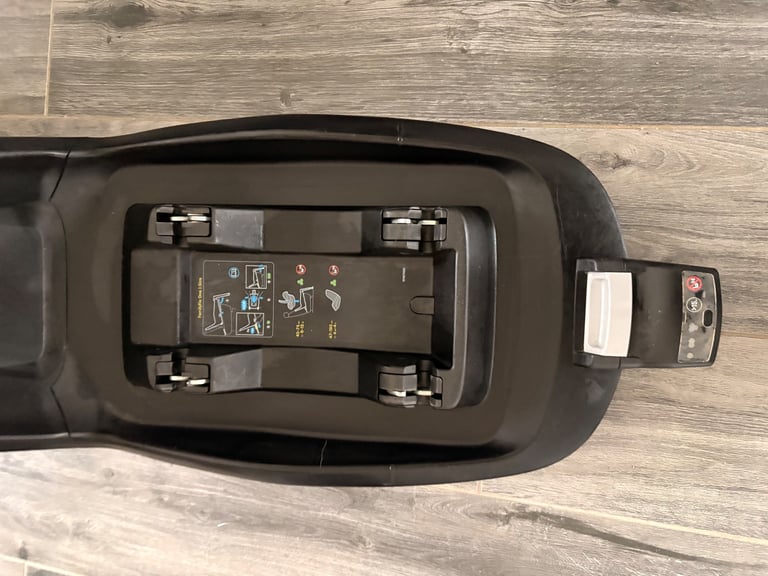 Pear car seat and isofix