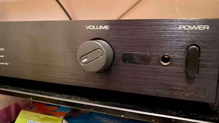 Audiolab 8200a Integrated Amplifier (remote, box)