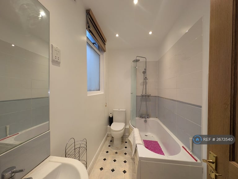 1 bedroom flat in Beckwith Road, London, SE24 (1 bed) (#2673540)