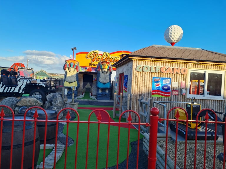 FOR HIRE/RENT/TO LET 8 BERTH 3 BEDROOMED CARAVAN AT CHAPEL ST LEONARDS SKEGNESS (NOT INGOLDMELLS)