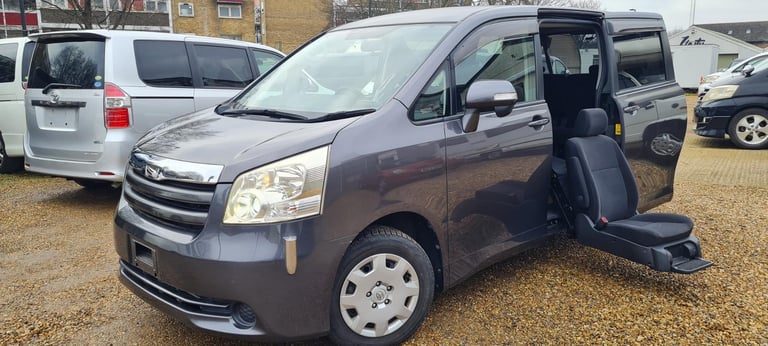 TOYOTA NOAH WELCAB WITH DISABILITY / DISABLED ACCESS SEAT