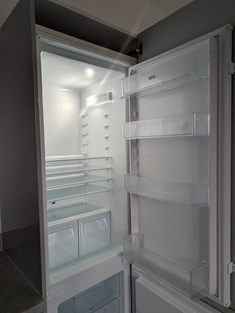 Integrated Fridge freezer - AEG 6000 TwinTech. 