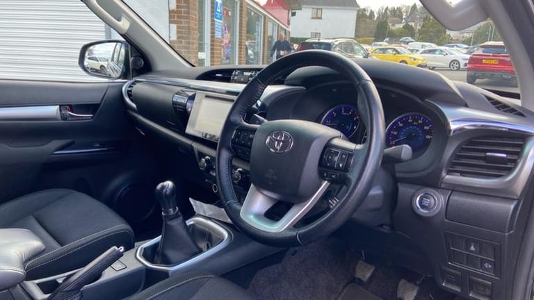 2019 Toyota Hilux 2.4 D-4D Invincible Pickup Double Cab 4dr Diesel Manual 4WD Euro 6 (s/s) (T Pic...