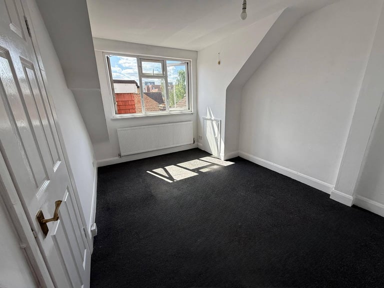 2 Bedroom Flat second Floor in HA3 with Parking
