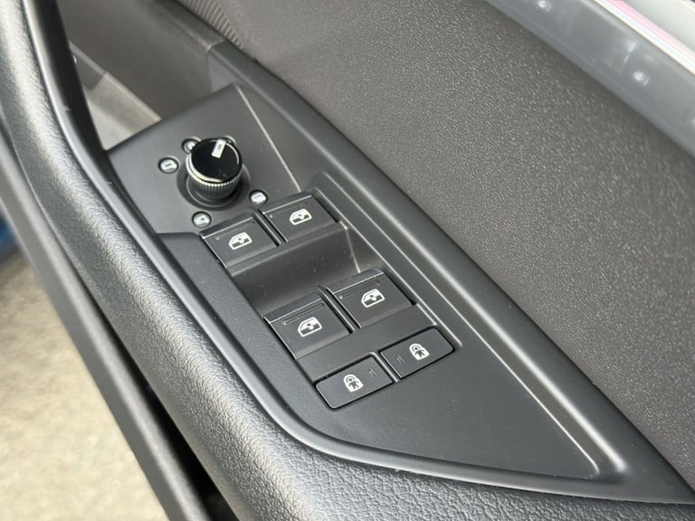2020 Audi e-tron 50 Technik SUV 5dr Electric Auto quattro 71.2kWh (313 ps) ESTATE ELECTRIC Automatic