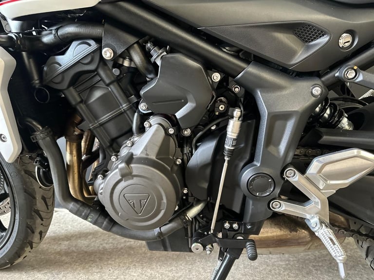 STUNNING ONE OWNER 2022/72 TRIUMPH TRIDENT 660 MOTORCYCLE 