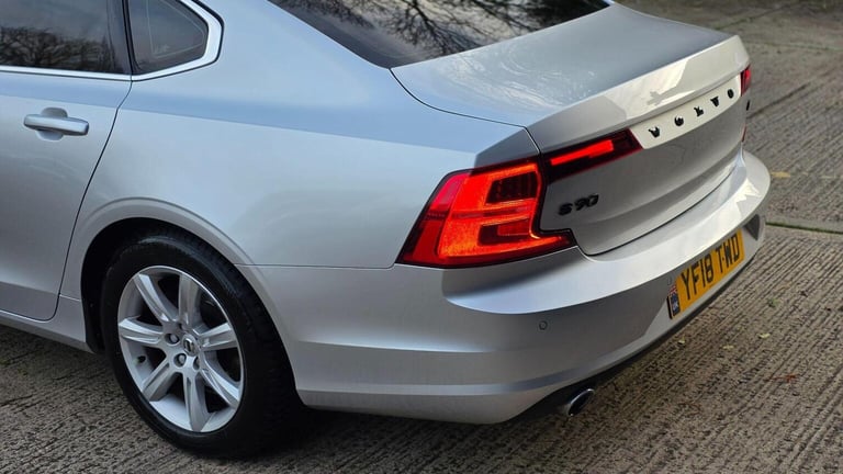 VOLVO S90 2.0 D4 Momentum Auto Euro 6 (s/s) 4dr 2018