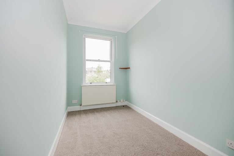  Bright and neutral, 2-bedroom, main door, furnished flat in Newington - available soon