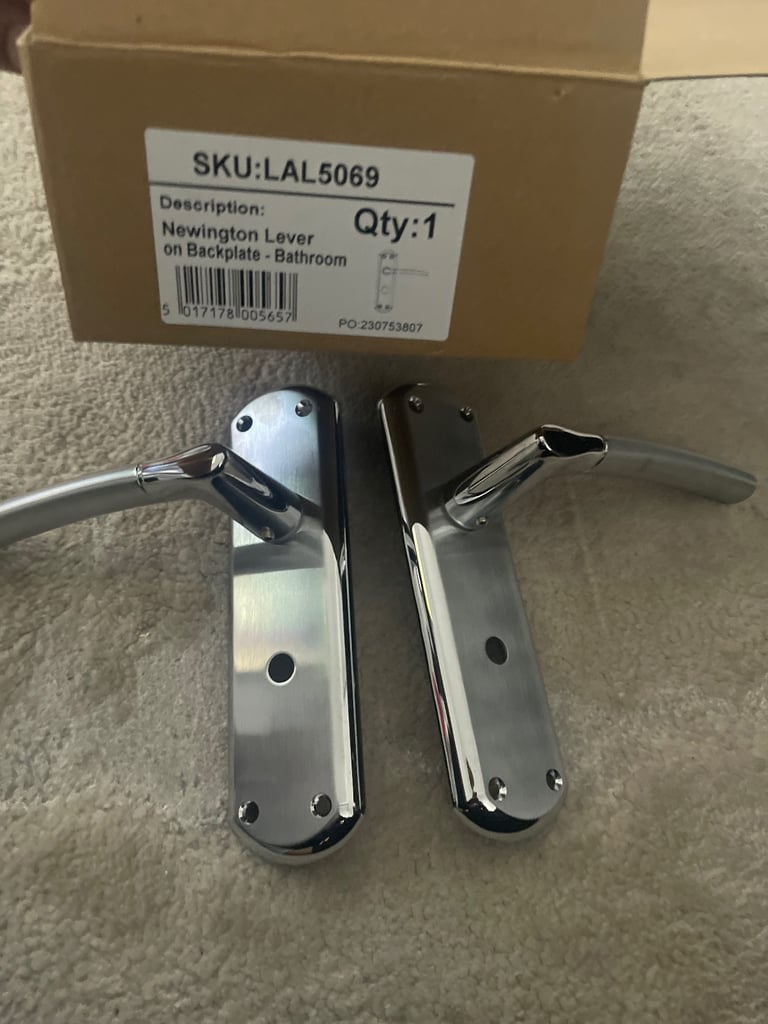 Howdens doors x 5 (2 sizes)