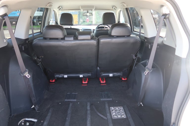 2012/12 White Mitsubishi Outlander 2.2 DI-D GX3 5dr 2WD 7 Seat