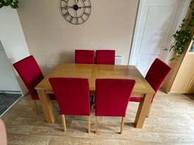 Dinning Table extendable with 6 Chairs