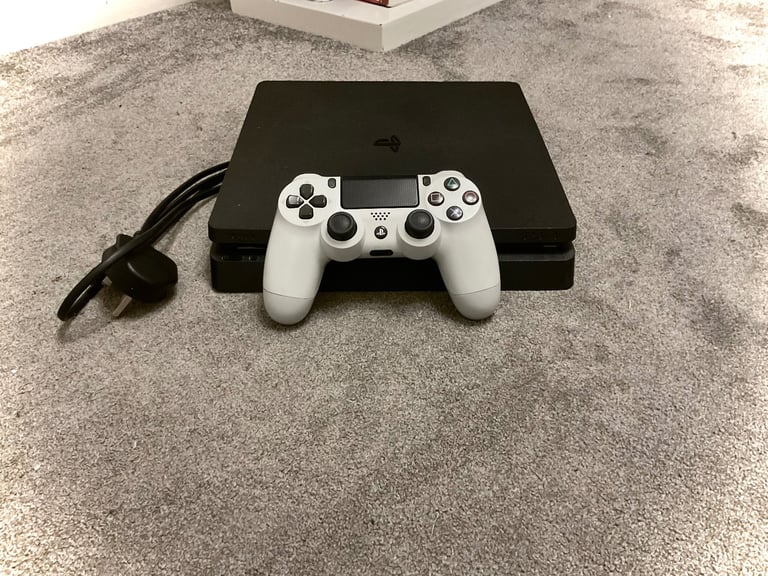 PlayStation 4 Slim Console|Jet Black|500GB Good Condition|Comes With Controller 