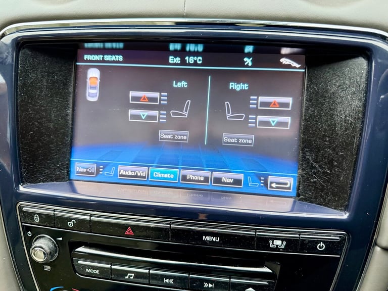 2010 Jaguar XJ 3.0d V6 Premium Luxury 4dr Auto SALOON DIESEL Automatic