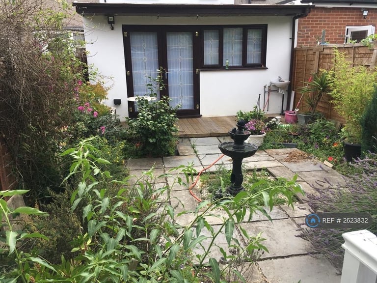 3 bedroom house in Wood Lane, Dagenham, RM8 (3 bed) (#2623832)