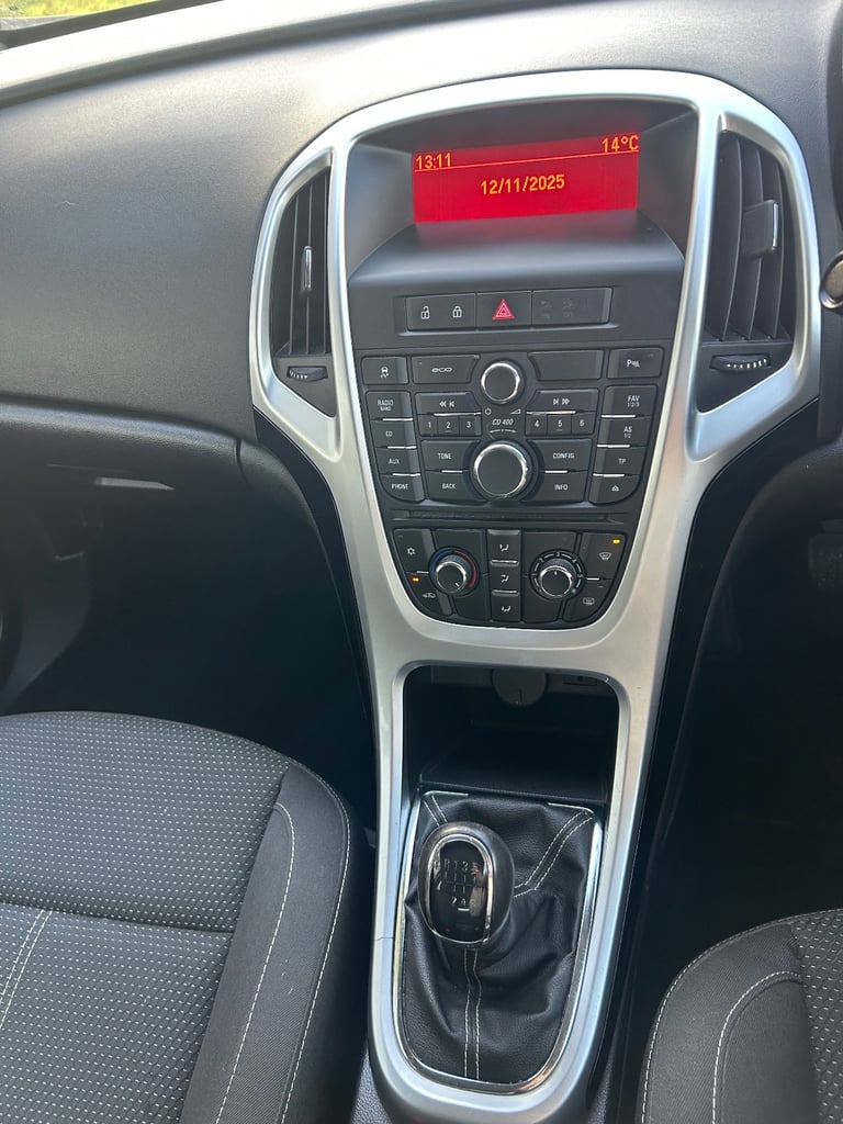 Vauxhall, ASTRA, Hatchback, 2013, Manual, 1956 (cc), 5 doors