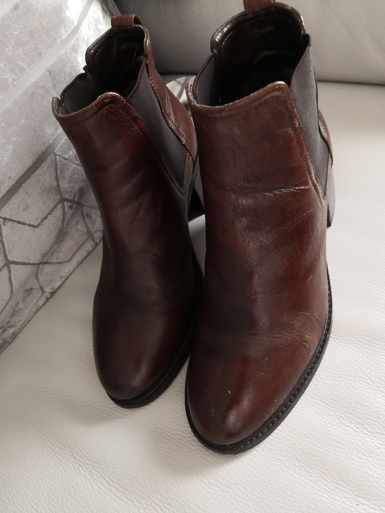 Ladies leather Chelsea boots 