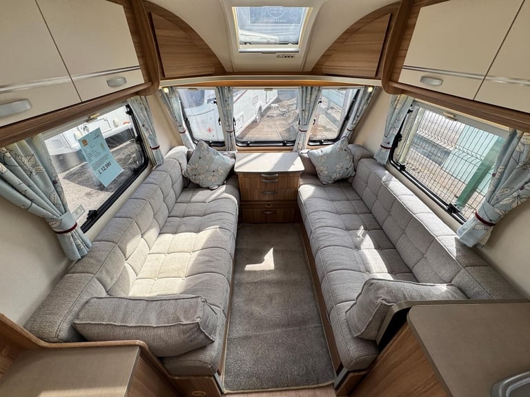 LUNAR QUASAR 462 2019 MODEL 2 BERTH REAR WASHROOM TOURING CARAVAN