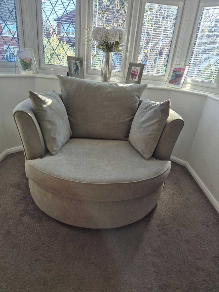 Swivel Snuggle Chair