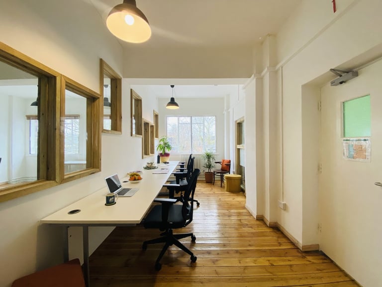  Office | Creative Space | Beauty Room | Workspace | Commercial unit in Leytonstone East London E10 