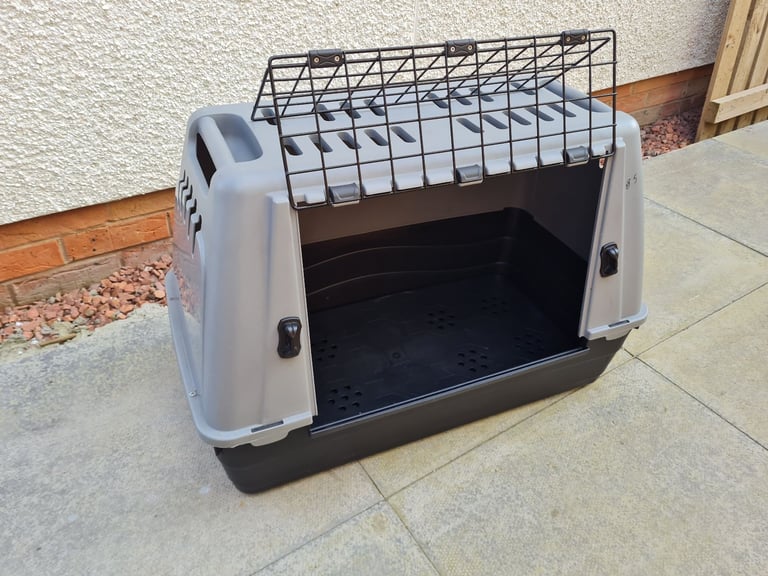 image for Plastic pet carrier