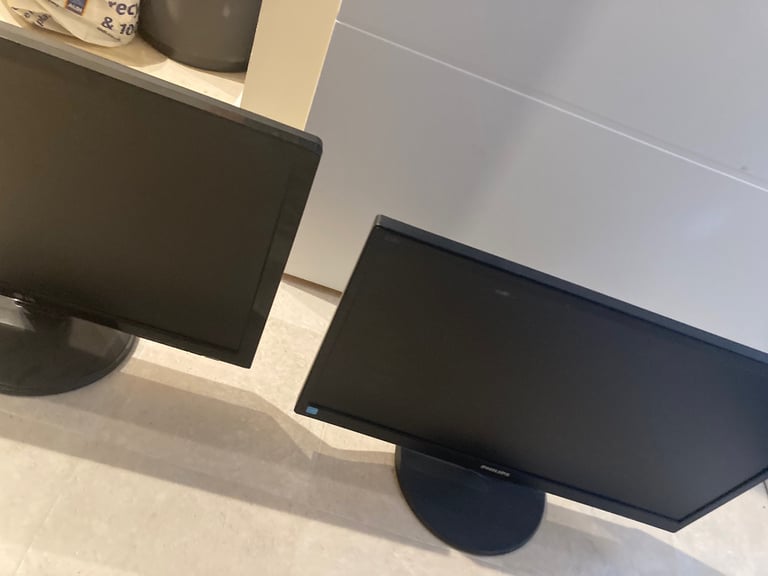 X2 22inch LG and Phillips monitors 
